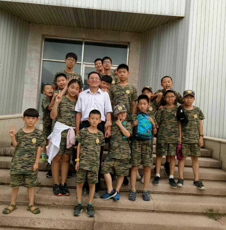 1500346760127417.jpg 陳老師和學(xué)員們合影.jpg